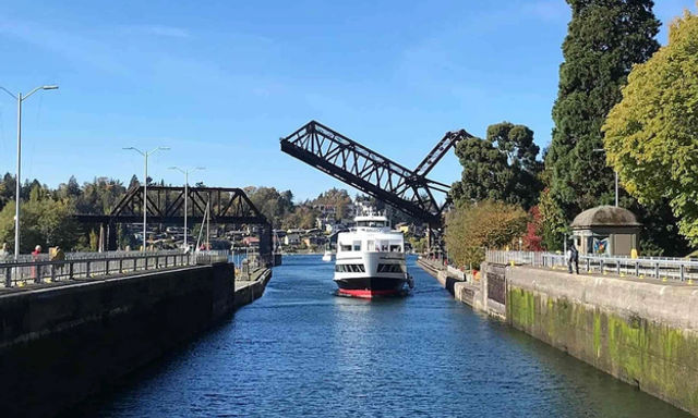 Vé tham quan thành phố Seattle (xe buýt tham quan tự do) và vé du thuyền Ballard Locks.